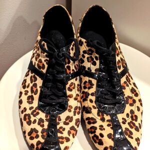 Sleek Cole Haan Fashion Shoes: Size 8.5B - Like New!"